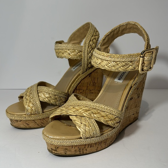 STEVE MADDEN WOVEN WEDGES (9) - Picture 2 of 4